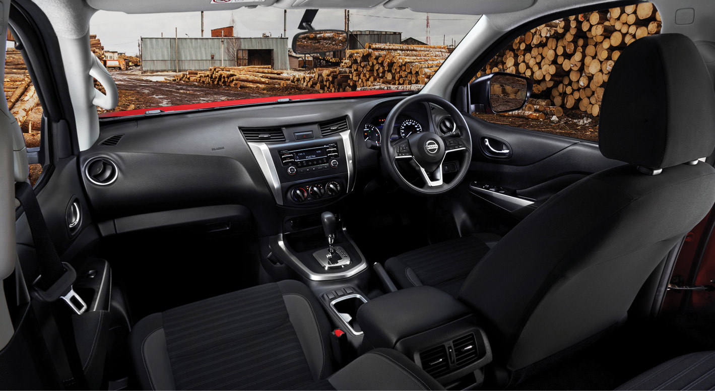 Navara SE Interior