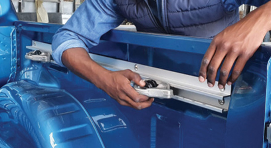 TRAVAILLEZ PLUS INTELLIGEMMENT, PAS PLUS DUREMENT-Vehicule Feature Image